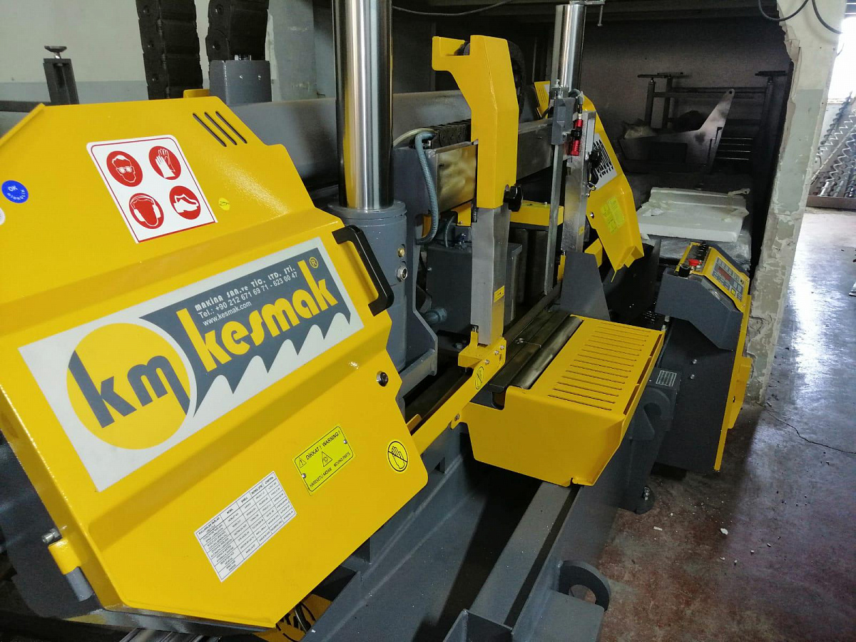 KESMAK KSE 400×600 автоматический колонный ленточнопильный станок