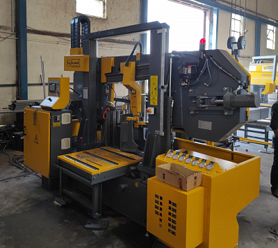 KESMAK KLS 550×700 автоматический колонный ленточнопильный станок
