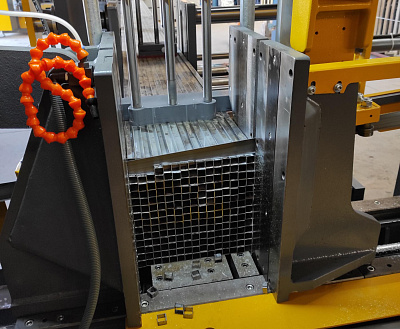 KESMAK KLS 550×700 автоматический колонный ленточнопильный станок