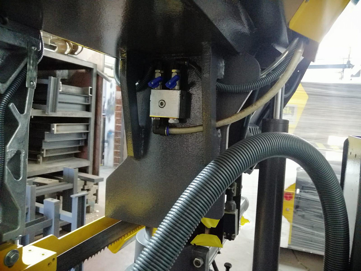 KESMAK KSE 400×600 автоматический колонный ленточнопильный станок