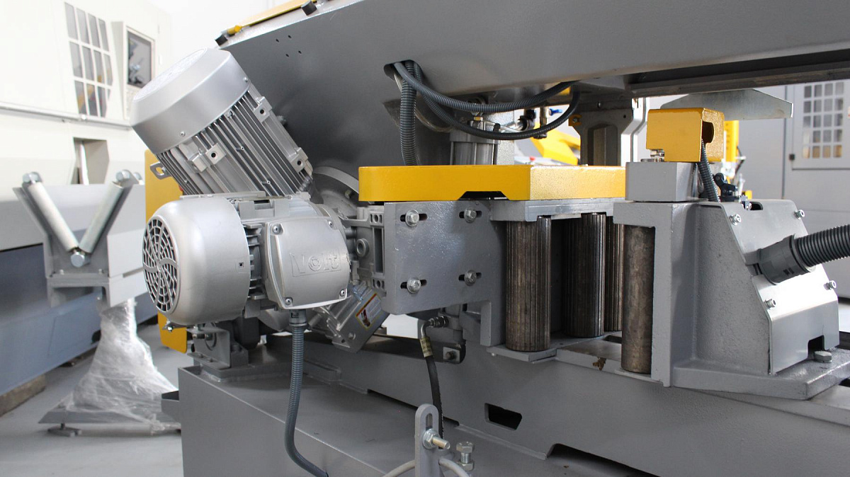 KESMAK KME 350 автоматический ленточнопильный станок по металлу