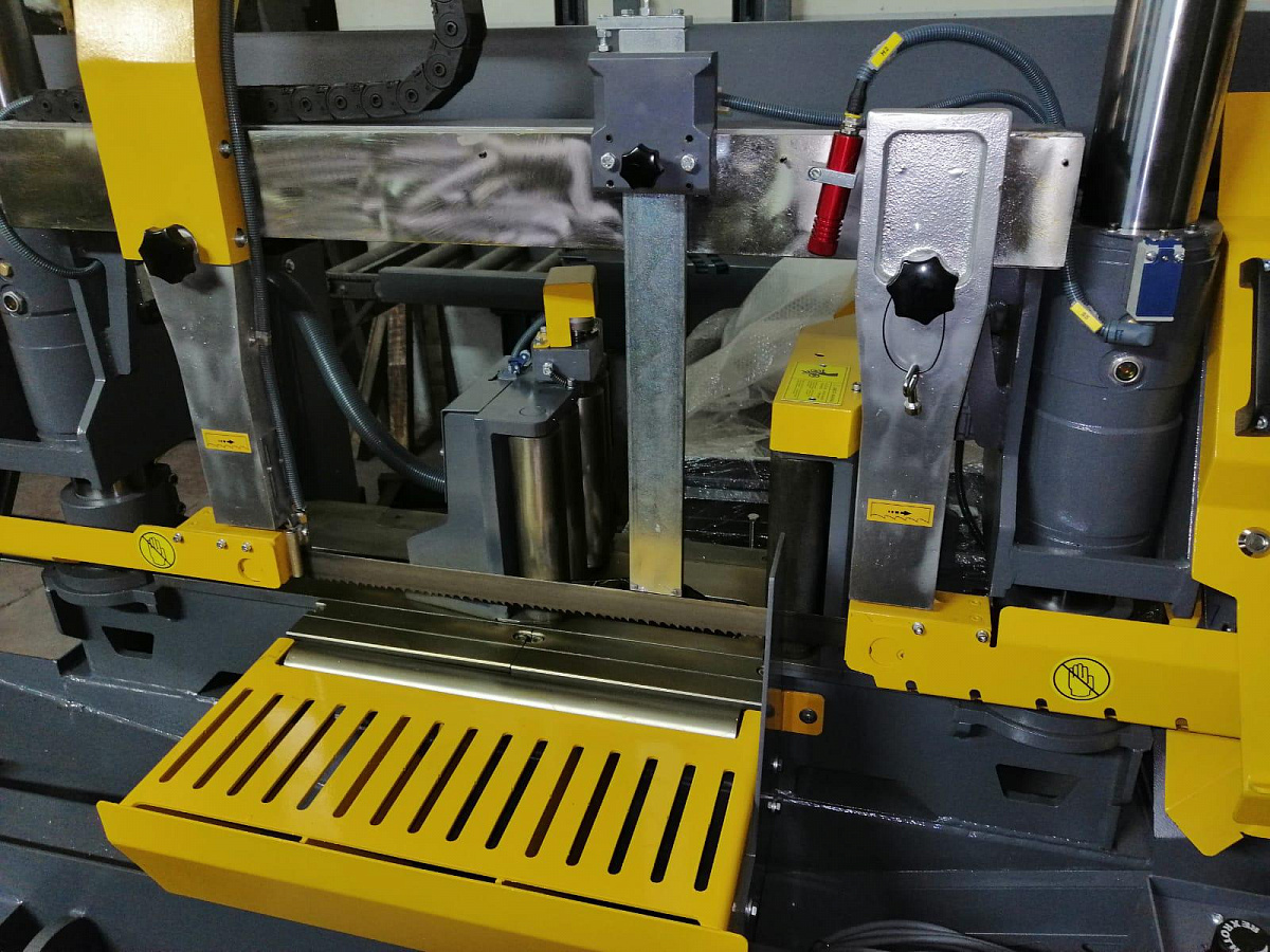 KESMAK KSE 400×600 автоматический колонный ленточнопильный станок